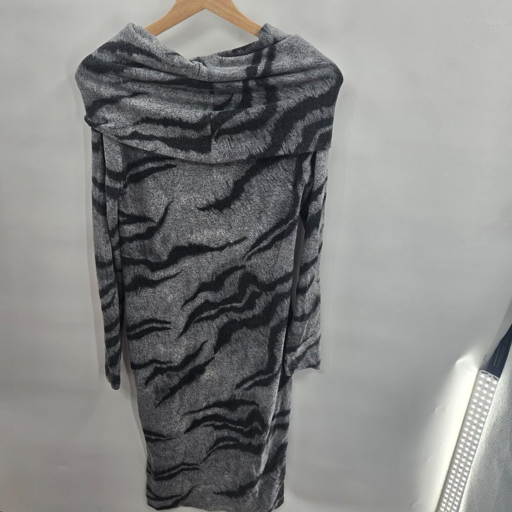 White House Black Market Gray Black Soft Cowl Tiger Print Sweater Midi XS Dress - Picture 3 of 14